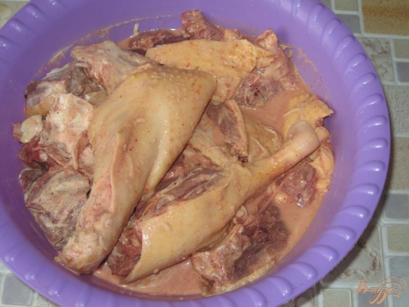 Фото приготовление рецепта: Утка запеченная с картофелем в горшочке шаг №3