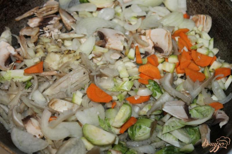 Фото приготовление рецепта: Свино - говяжьи фрикадельки с овощами в соусе шаг №3