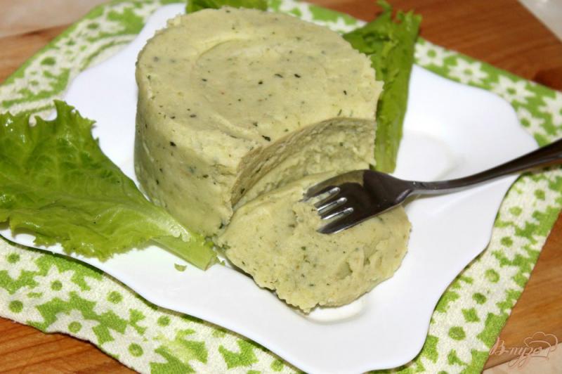 Фото приготовление рецепта: Картофельное пюре с сыром и шпинатным соусом шаг №5