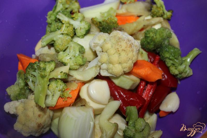 Фото приготовление рецепта: Запеченный картофель с грибами, брокколи и кабачком в рукаве шаг №2