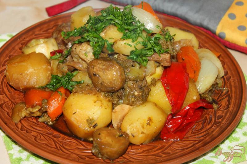 Фото приготовление рецепта: Запеченный картофель с грибами, брокколи и кабачком в рукаве шаг №5