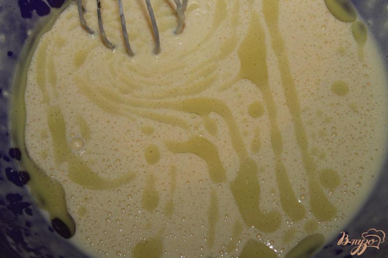 Фото приготовление рецепта: Сладкие блины на кислом молоке с ореховой пастой и орехами шаг №5