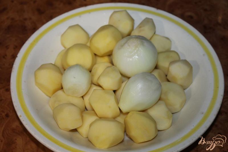 Фото приготовление рецепта: Запеченная утка с картофелем и луком в рукаве шаг №3