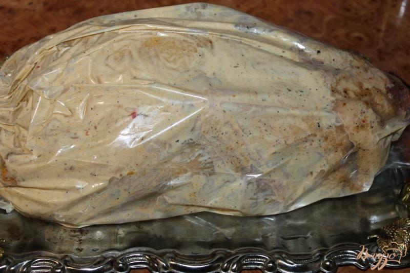 Фото приготовление рецепта: Запеченная утка с картофелем и луком в рукаве шаг №7