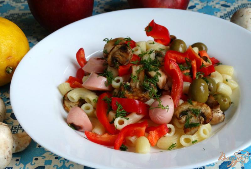 Фото приготовление рецепта: Итальянский салат с пастой шаг №6