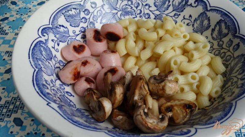 Фото приготовление рецепта: Итальянский салат с пастой шаг №3