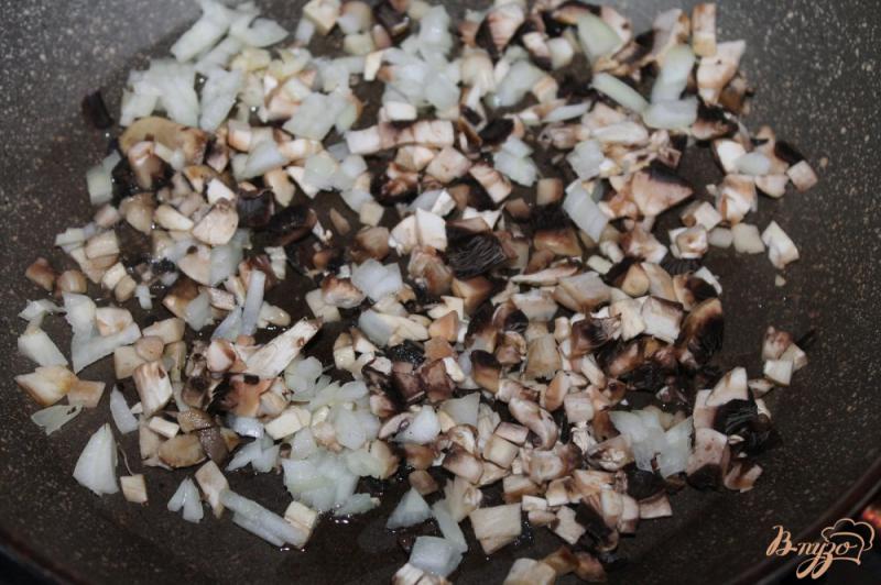 Фото приготовление рецепта: Жульен с грибами и морепродуктами шаг №3