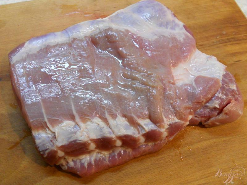 Фото приготовление рецепта: Свиная грудинка с французской горчицей и сыром в фольге шаг №1