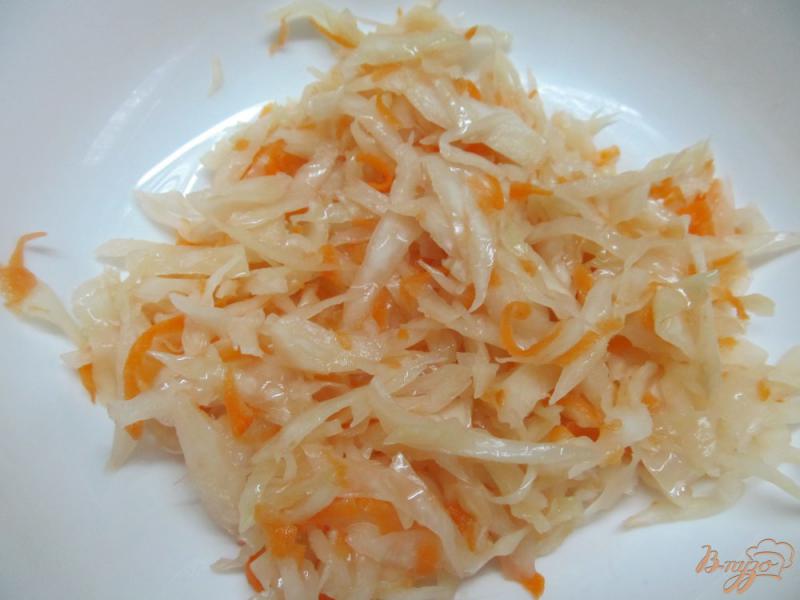 Фото приготовление рецепта: Салат из квашеной капусты с гранатом и апельсином шаг №1