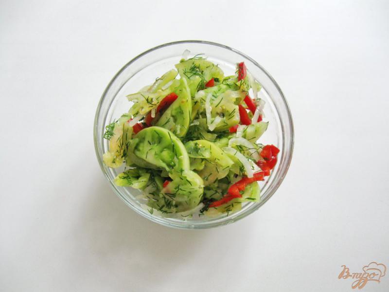 Фото приготовление рецепта: Салат с зелеными помидорами и перцем на зиму шаг №6