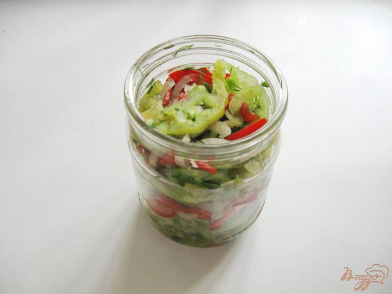 Фото приготовление рецепта: Салат с зелеными помидорами и перцем на зиму шаг №7