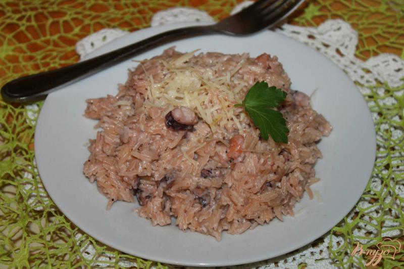 Фото приготовление рецепта: Рис с морским коктейлем в сливках шаг №6