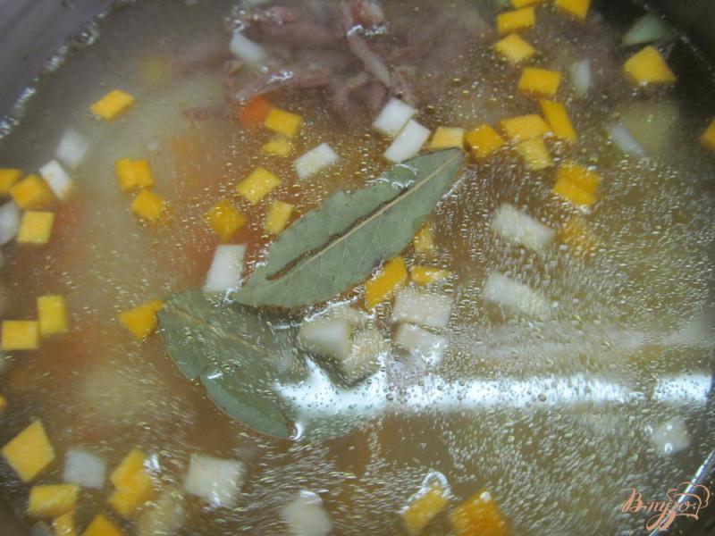 Фото приготовление рецепта: Суп с рисом и тыквой на утином бульоне шаг №4