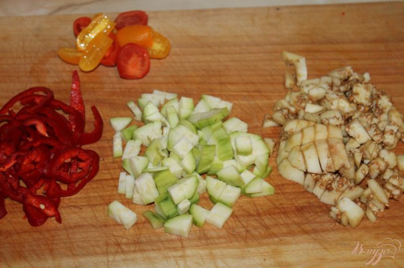 Фото приготовление рецепта: Фаршированная тыква - спагетти овощами и сыром шаг №4