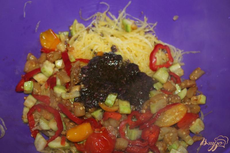 Фото приготовление рецепта: Фаршированная тыква - спагетти овощами и сыром шаг №6