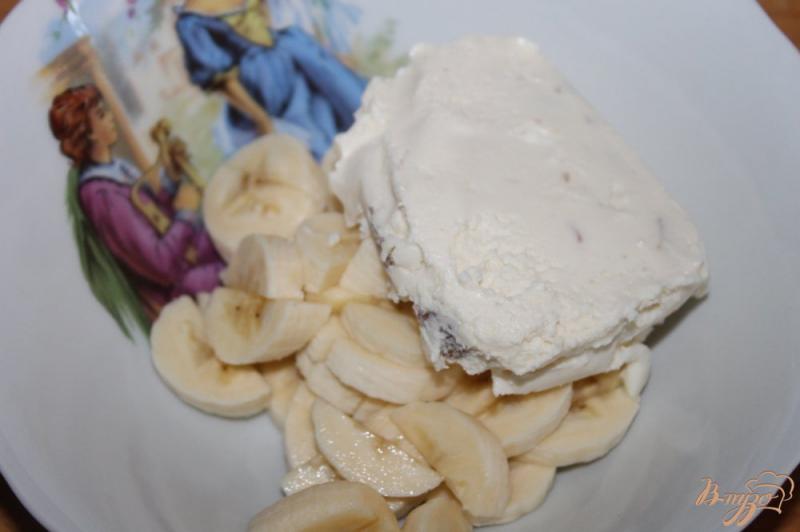 Фото приготовление рецепта: Блины с бананом и творожной массой шаг №3