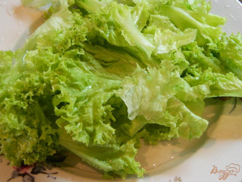 Фото приготовление рецепта: Салат из листьев салата с болгарским перцем и сыром фета шаг №1