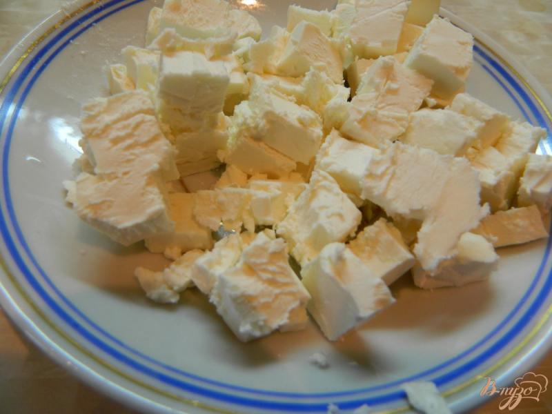 Фото приготовление рецепта: Салат из листьев салата с болгарским перцем и сыром фета шаг №3