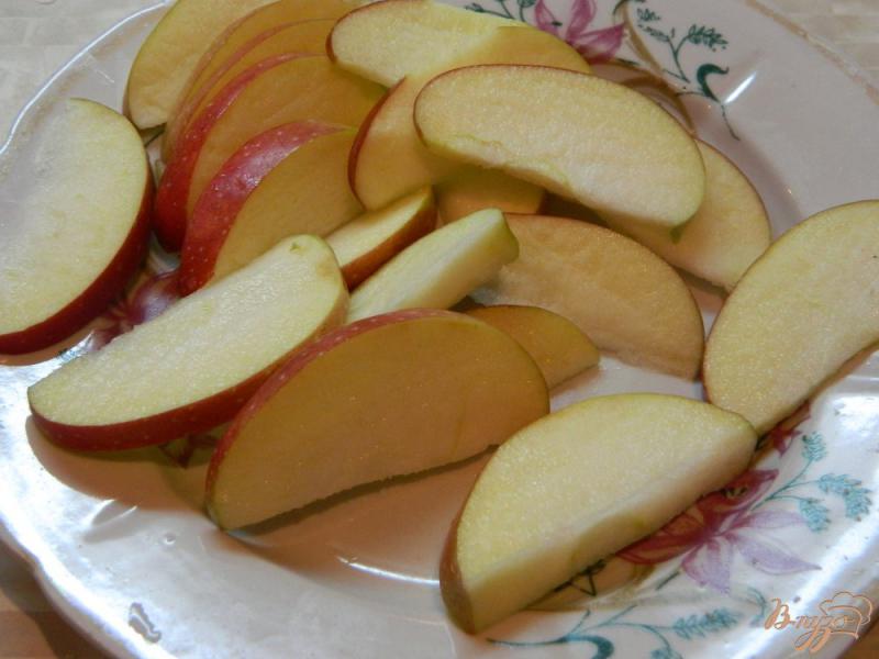 Фото приготовление рецепта: Рогалики из слоеного теста с яблоками шаг №2