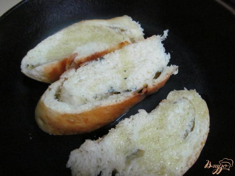 Фото приготовление рецепта: Аргентинские бутерброды с салатом и яйцом шаг №2