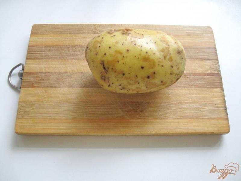 Фото приготовление рецепта: Яичница запечённая в картофеле шаг №1