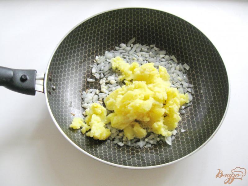 Фото приготовление рецепта: Яичница запечённая в картофеле шаг №9