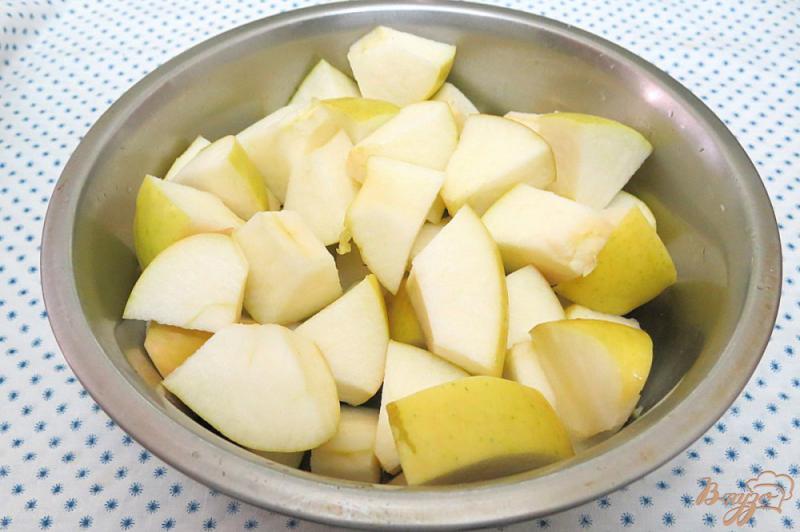 Фото приготовление рецепта: Компот из яблок,винограда и клюквы шаг №2