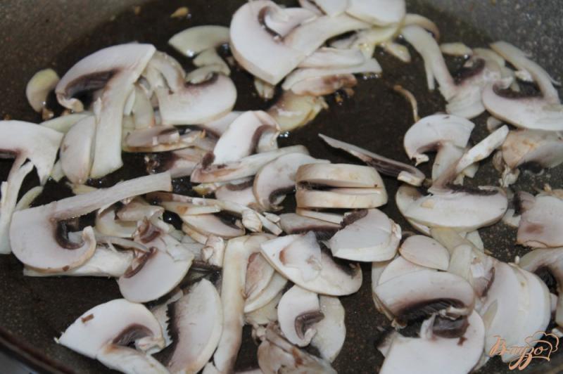 Фото приготовление рецепта: Фаршированная тыква грибами и сыром шаг №3
