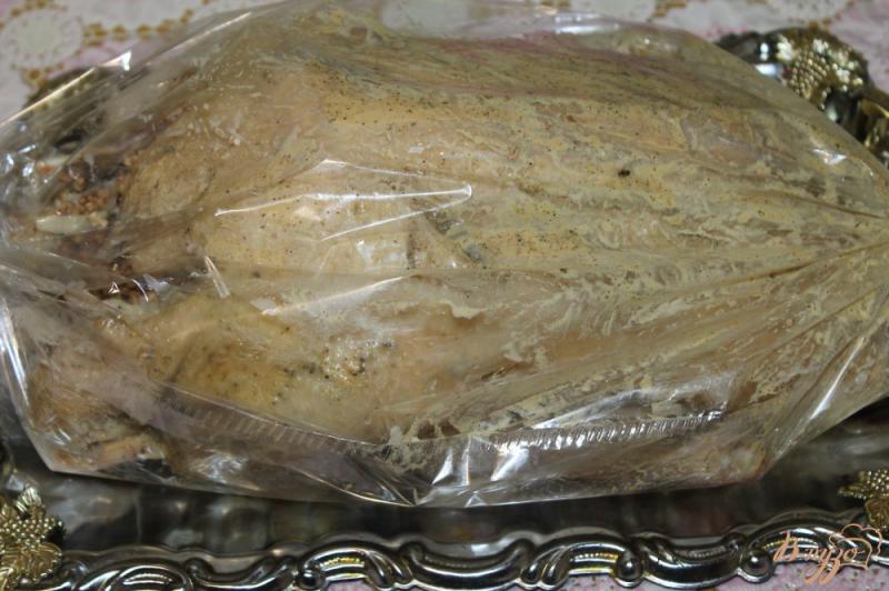 Фото приготовление рецепта: Утка фаршированная гречкой и потрохами, запеченная в рукаве шаг №8