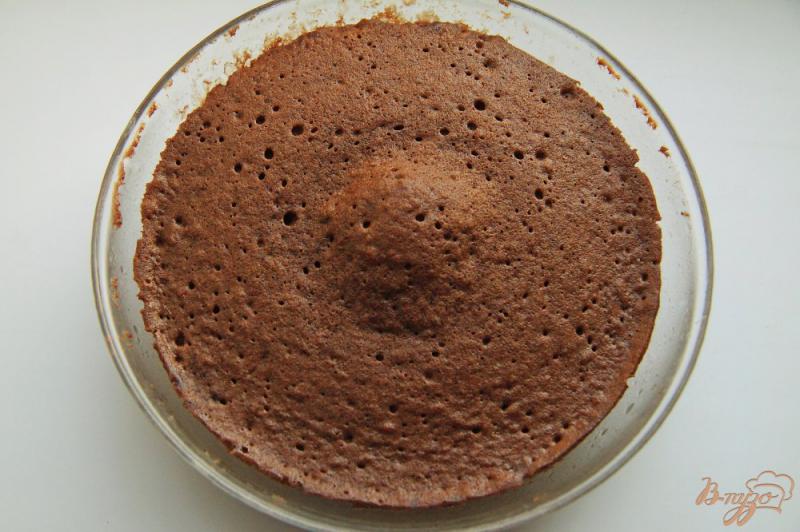 Фото приготовление рецепта: Бисквит шоколадный в микроволновке шаг №6