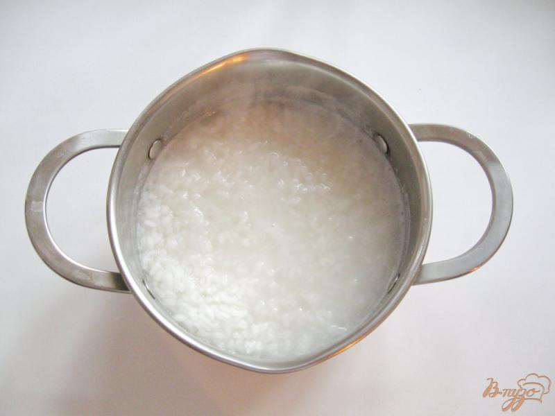 Фото приготовление рецепта: Как правильно сварить рисовую молочную кашу шаг №3