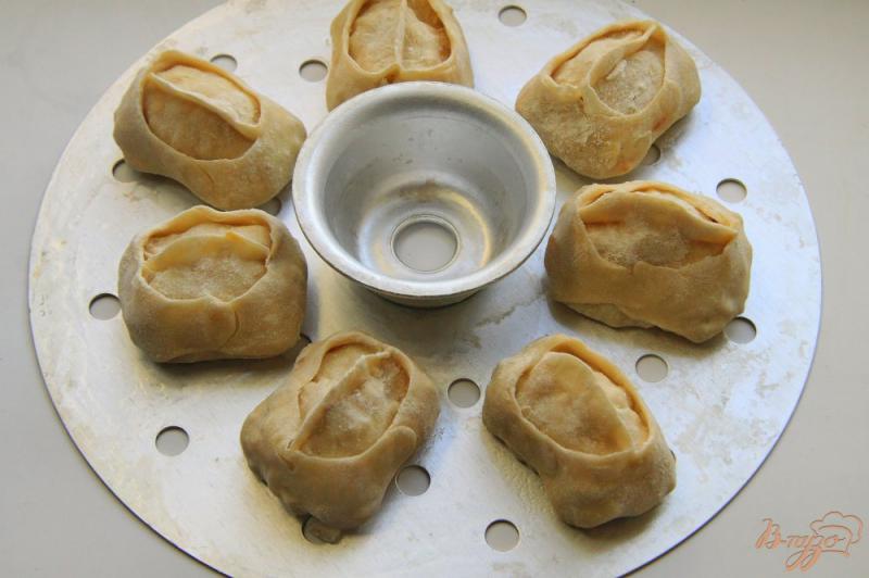 Фото приготовление рецепта: Манты с тыквой и картофелем шаг №10