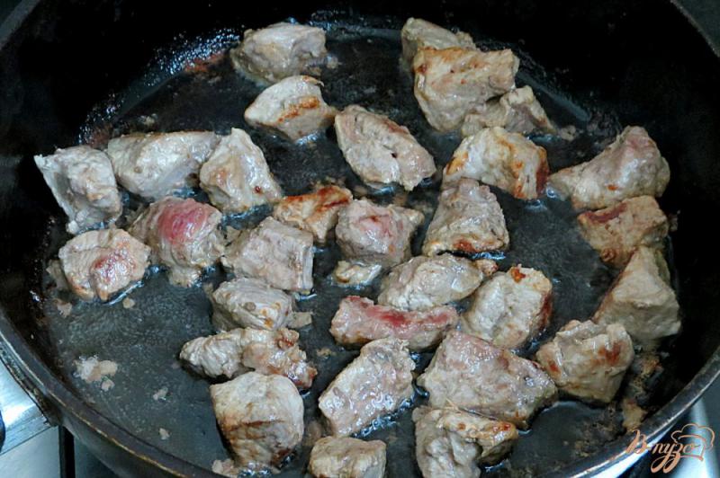 Фото приготовление рецепта: Картофель тушёный с мясом и овощами шаг №2
