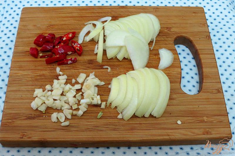 Фото приготовление рецепта: Картофель тушёный с мясом и овощами шаг №6