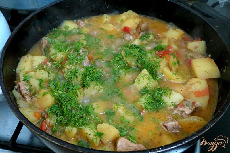 Фото приготовление рецепта: Картофель тушёный с мясом и овощами шаг №11