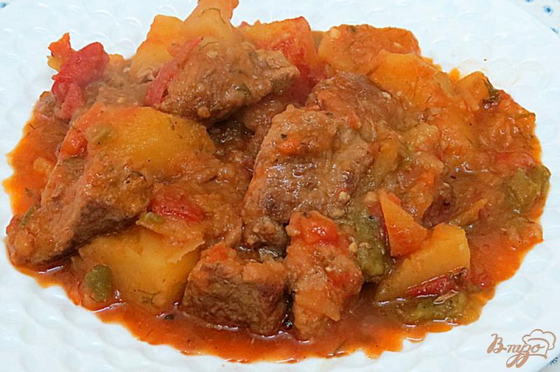 Фото приготовление рецепта: Картофель тушёный с мясом и овощами шаг №12