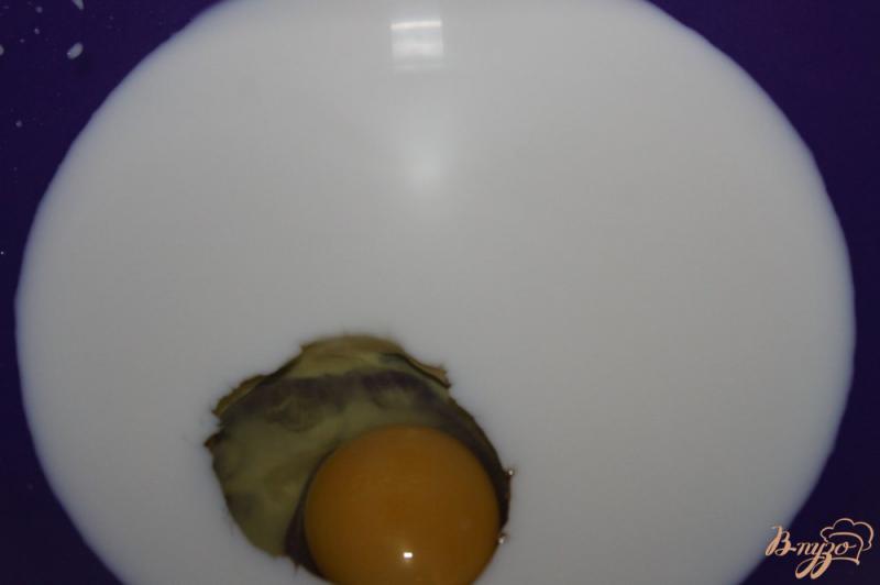 Фото приготовление рецепта: Соленые блины с сыром, грибами и шпинатом шаг №1