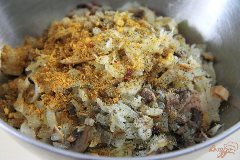 Фото приготовление рецепта: Лодочки из кабачков с фаршем и грибами в духовке шаг №7