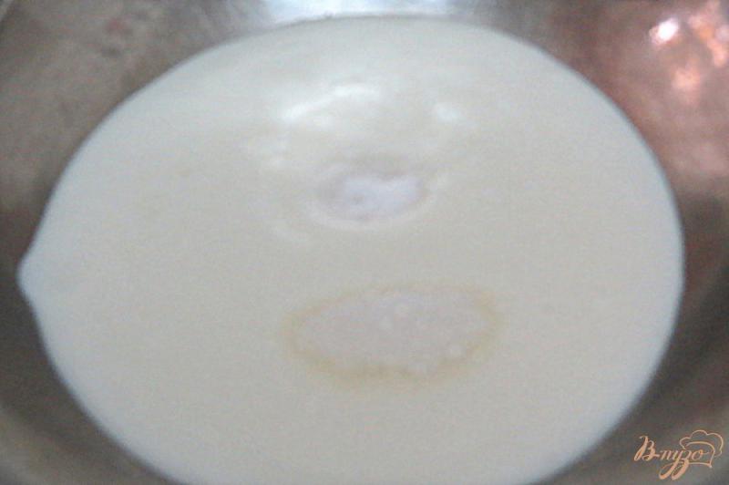 Фото приготовление рецепта: Оладьи на кефире, без яиц, с картофелем шаг №2