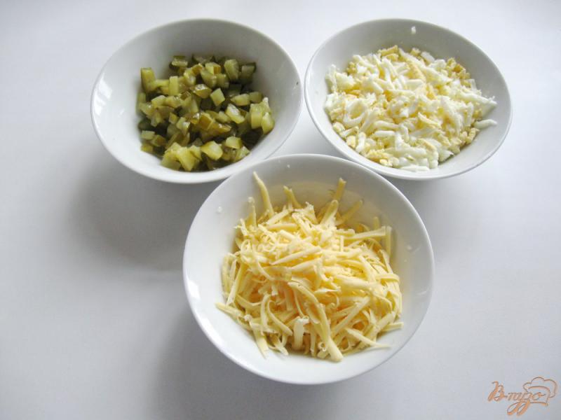 Фото приготовление рецепта: Салат  с рисом и яйцами шаг №1
