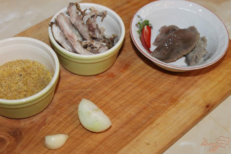 Фото приготовление рецепта: Булгур с лесными грибами и свининой шаг №1