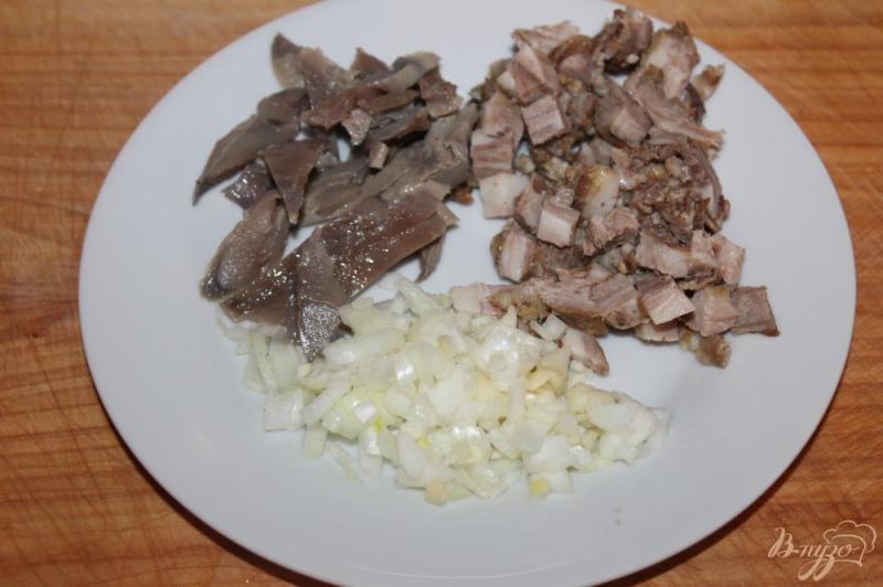 Фото приготовление рецепта: Булгур с лесными грибами и свининой шаг №2
