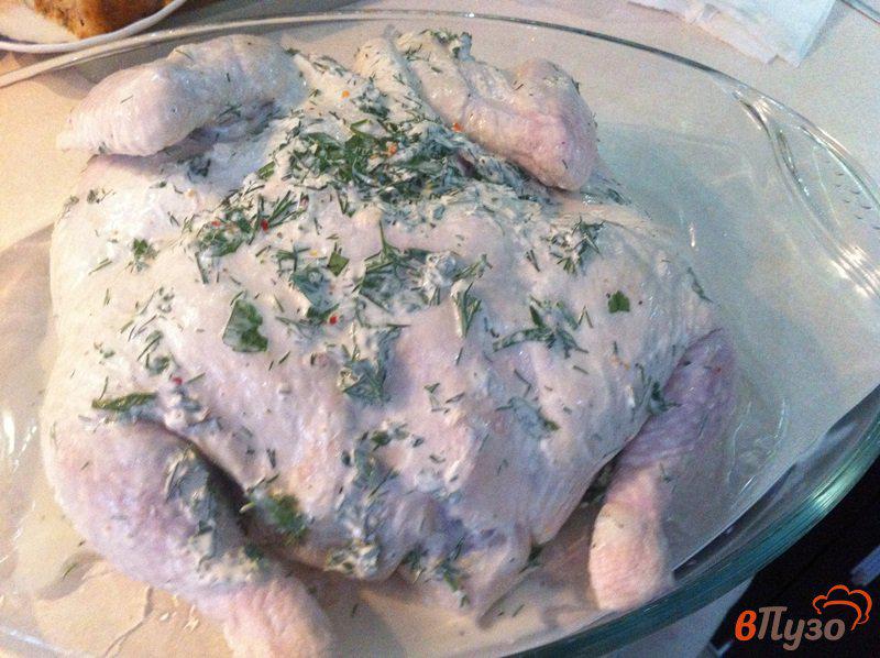 Фото приготовление рецепта: Ароматная курица с чесноком и травами шаг №7