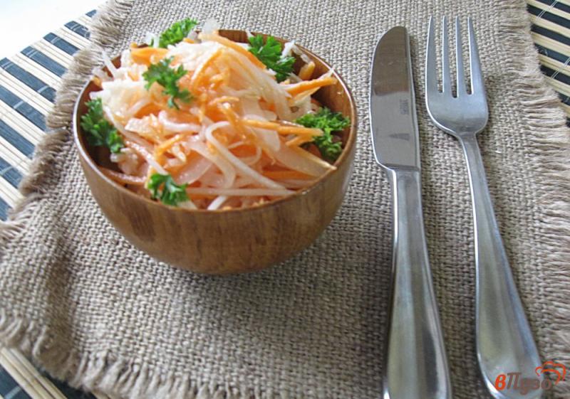 Фото приготовление рецепта: Салат из редьки с морковью шаг №8