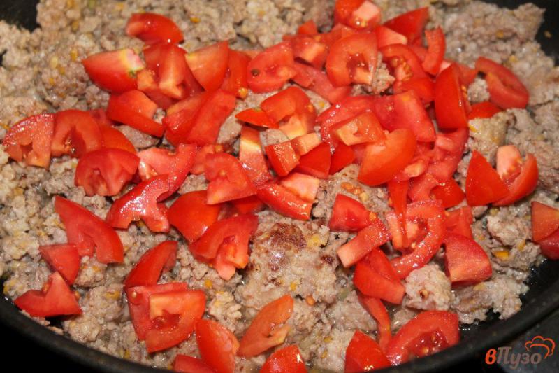 Фото приготовление рецепта: Перец фаршированный бараниной и помидорами шаг №3
