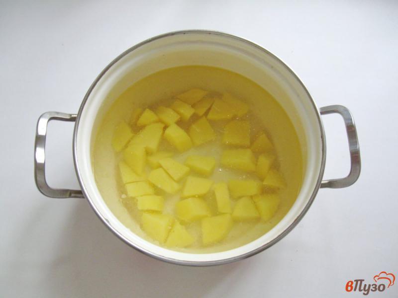 Фото приготовление рецепта: Суп с мини клецками и грибами шаг №1