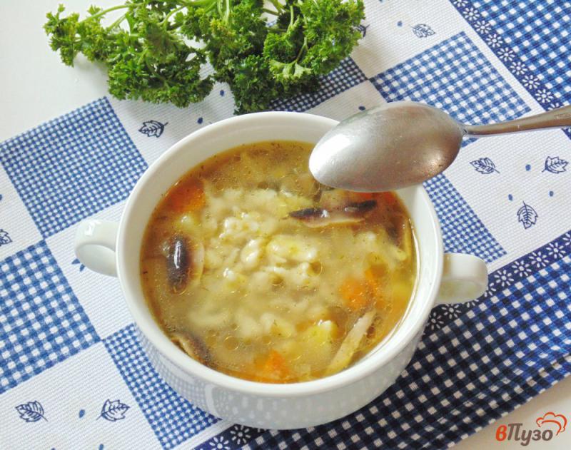 Фото приготовление рецепта: Суп с мини клецками и грибами шаг №8