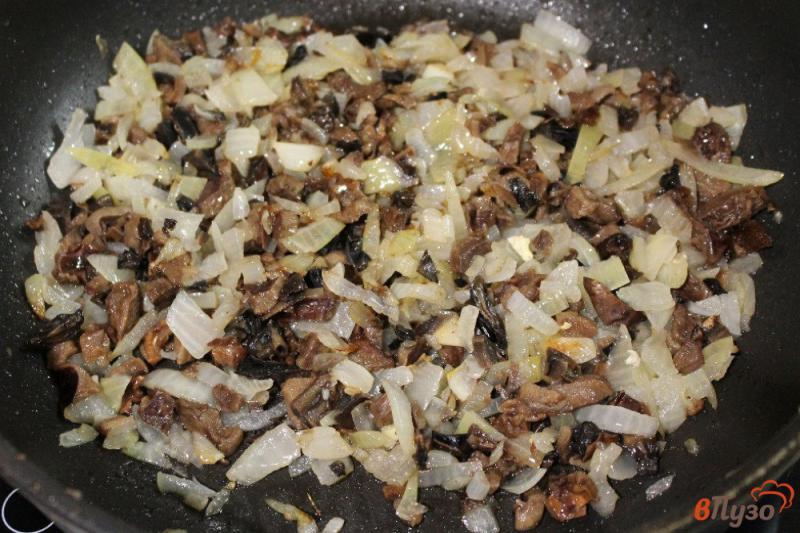 Фото приготовление рецепта: Нут с грибами и шпинатом шаг №2