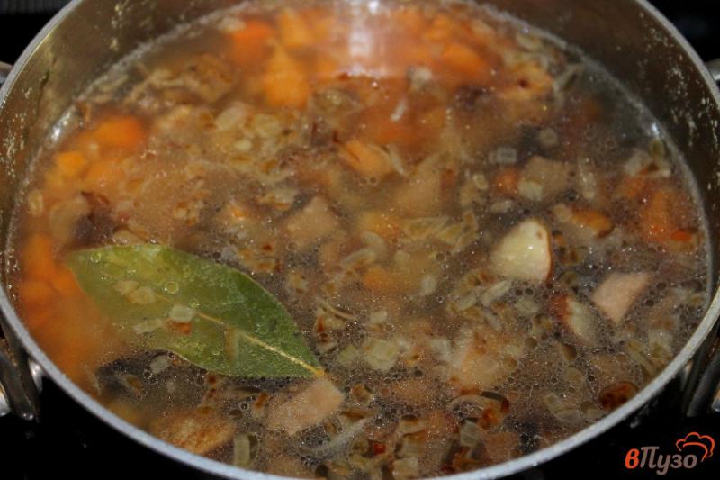 Фото приготовление рецепта: Грибной суп с чечевицей шаг №6