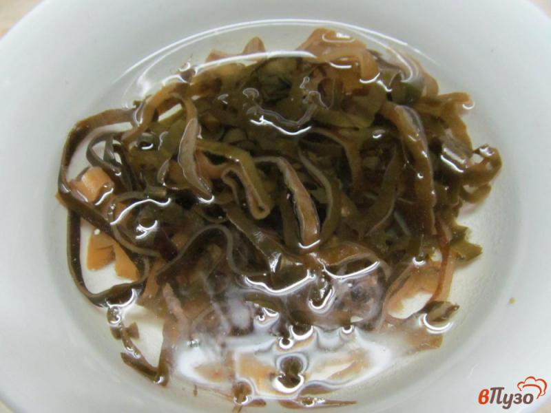 Фото приготовление рецепта: Рыба с морскими водорослями на жареном рисе шаг №1